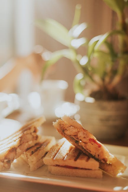Food Aesthetics - Delicious grilled chicken sandwich on a plate, p #31145278